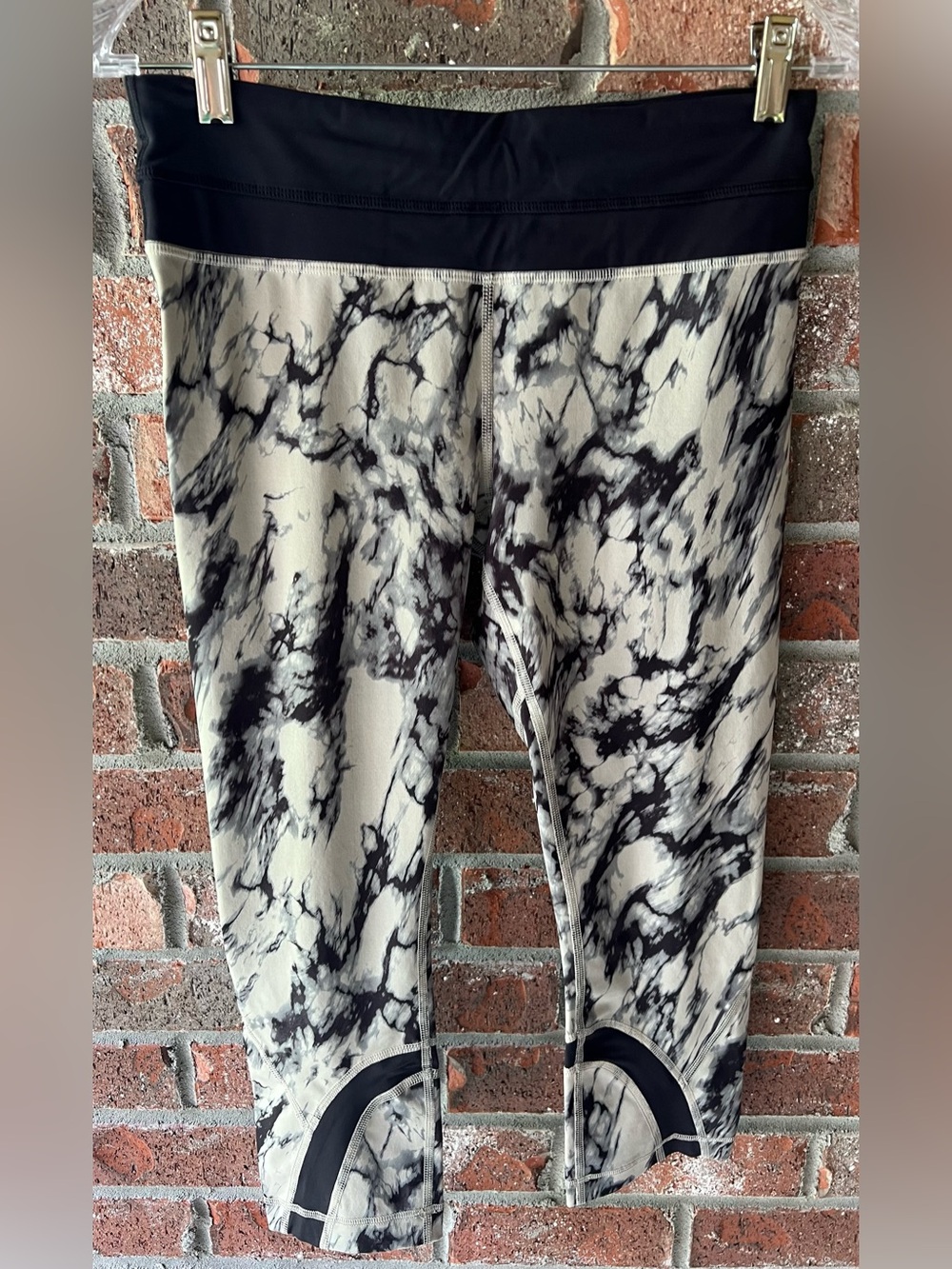 Lululemon Run: Inspire Crop  - Black and Cream - size 6